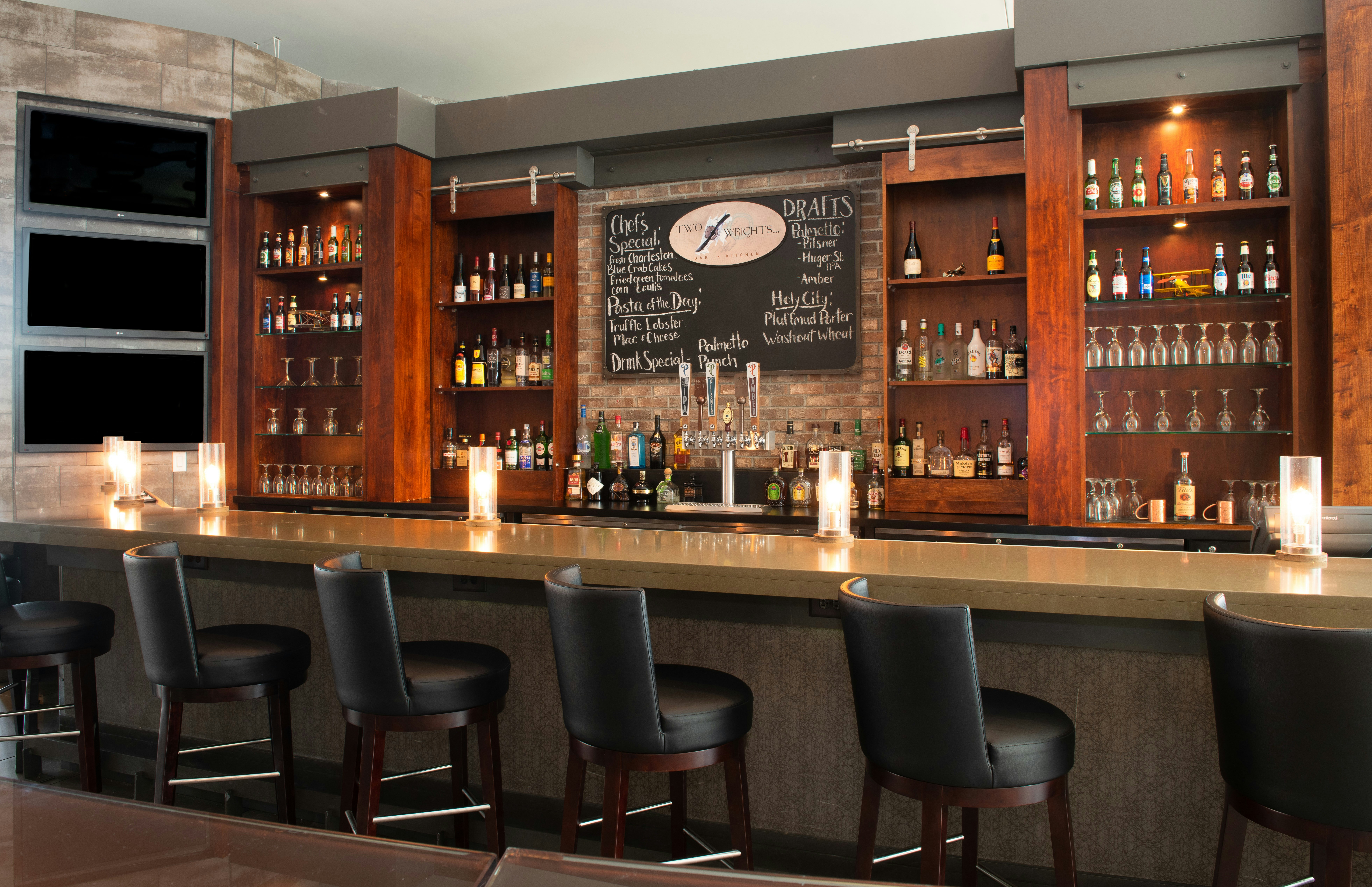 DOUBLETREE BY HILTON HOTEL AND SUITES CHARLESTON AIRPORT 37/60