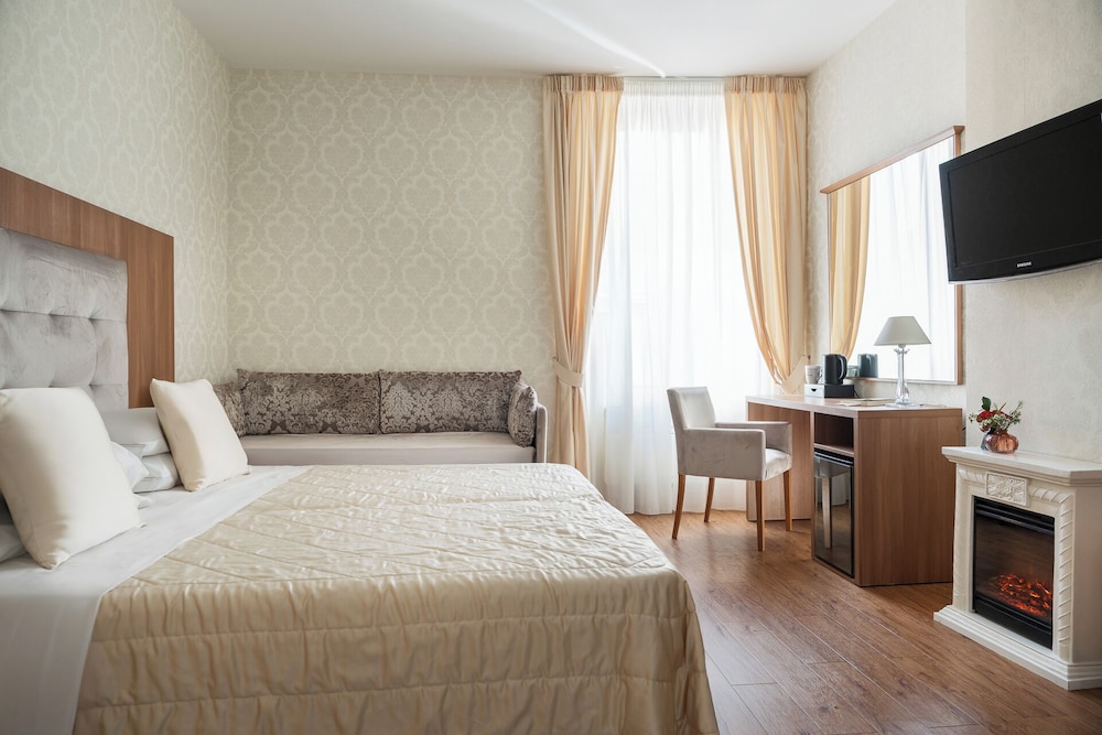 DELUXE, SINGLE, DOUBLE BED