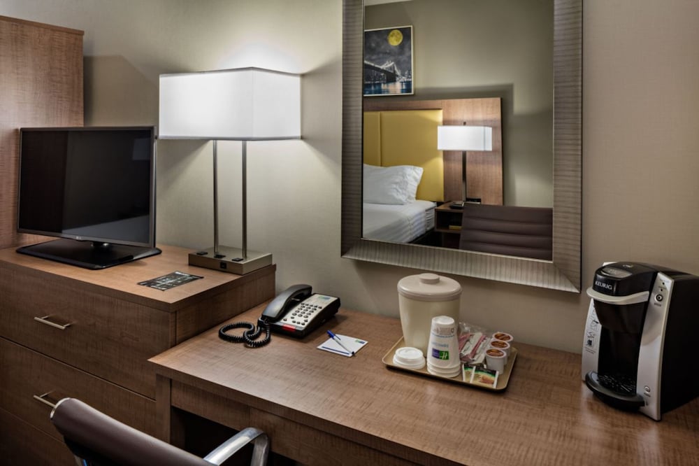 Holiday Inn Express Brooklyn 18/29