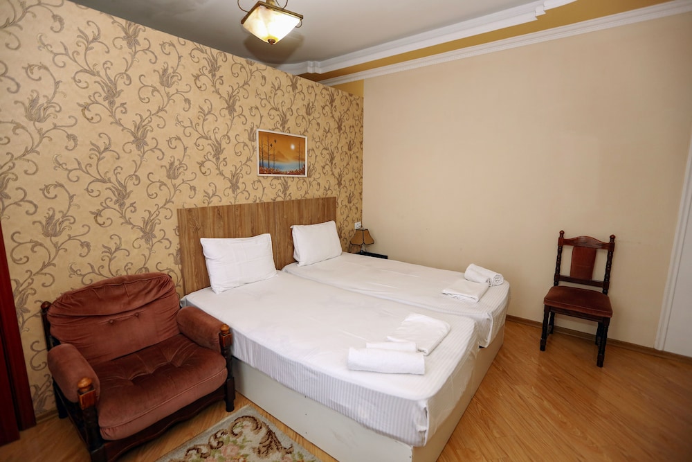 STANDARD, DOUBLE OR TWIN BED