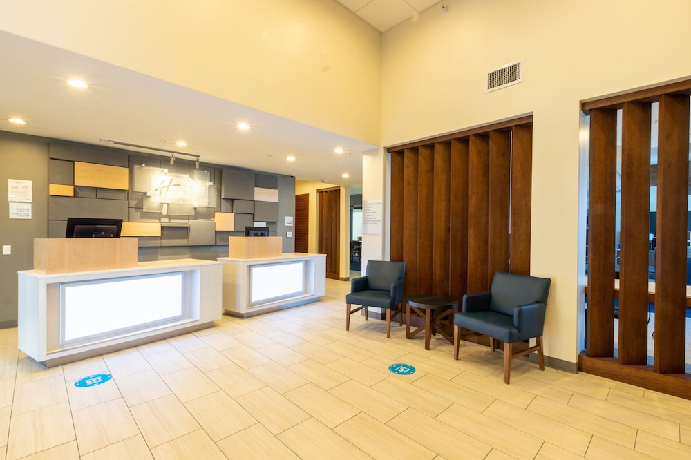 Holiday Inn Express Anaheim West 5/45