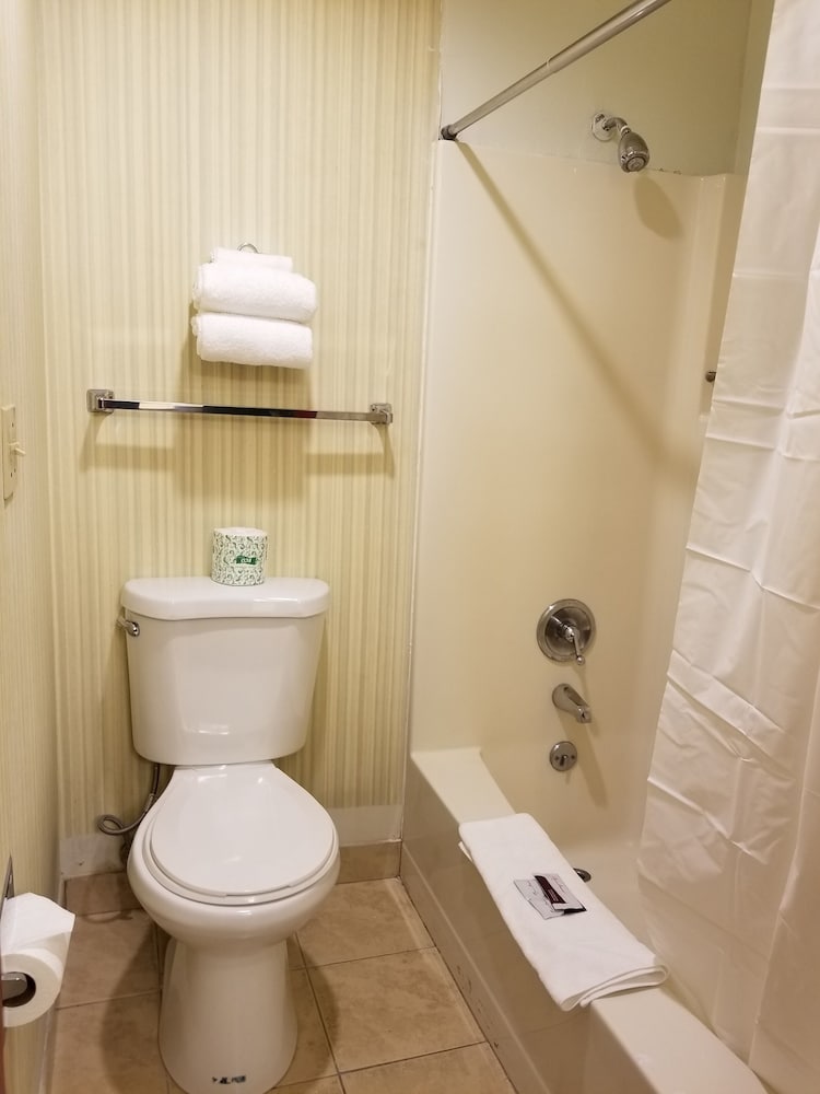 Sea-Tac Crest Motor Inn 33/35