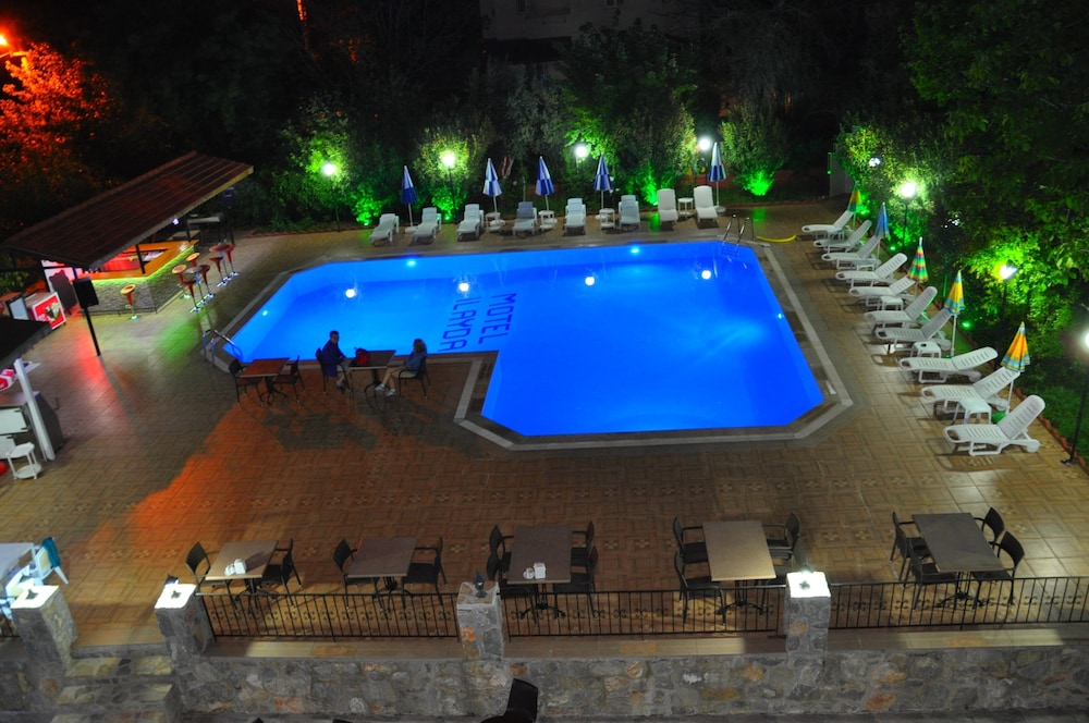 THE GREEN VALLEY HOTEL 46/65