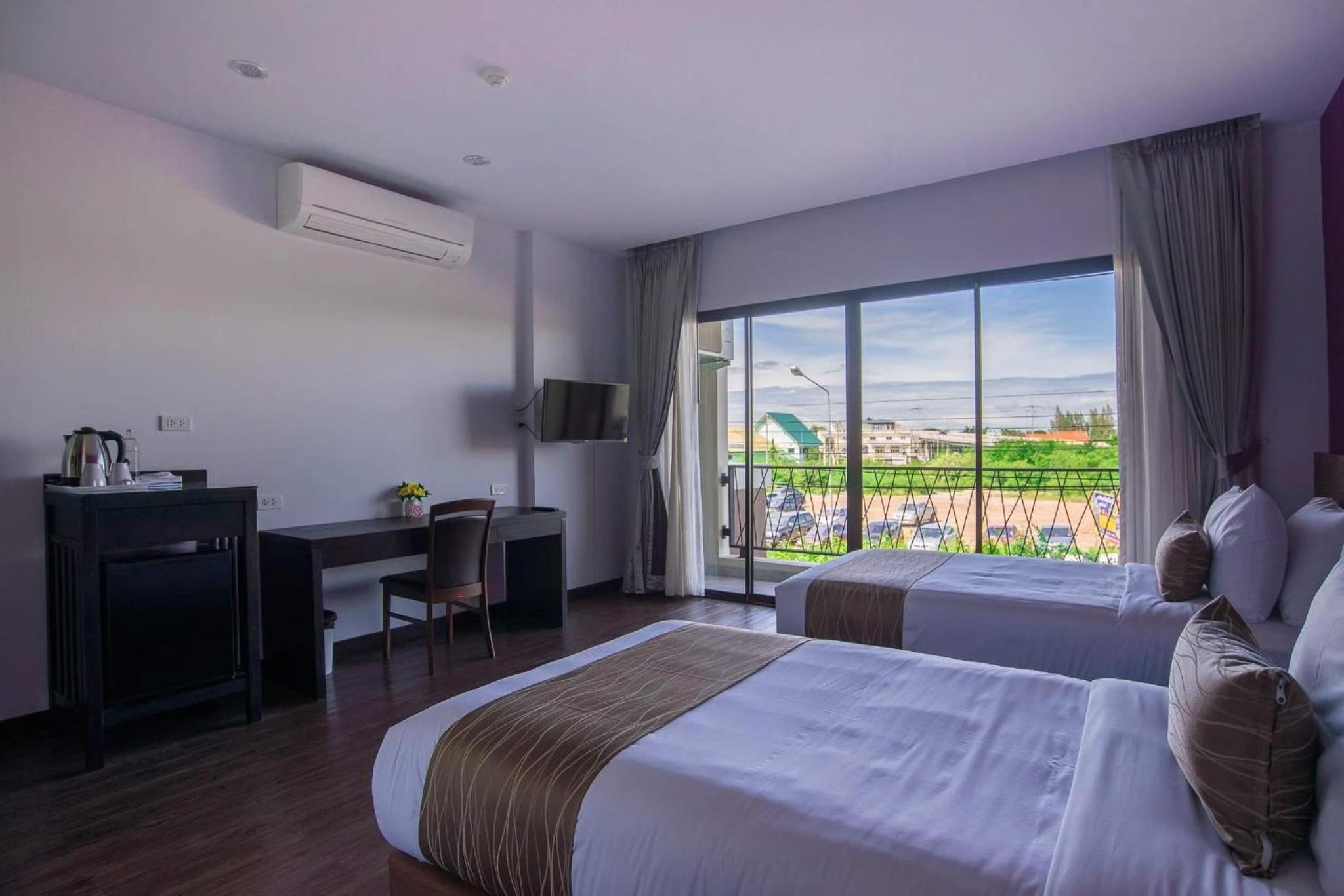 Room, 2 Beds, City View