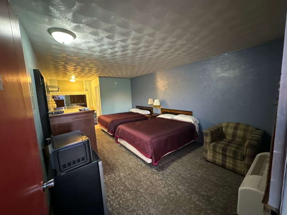 Gray Plaza Motel Benton Rend Lake I-57 10/39