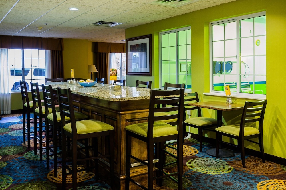 Holiday Inn Express Hotel Suites Acme Traverse City 33/50