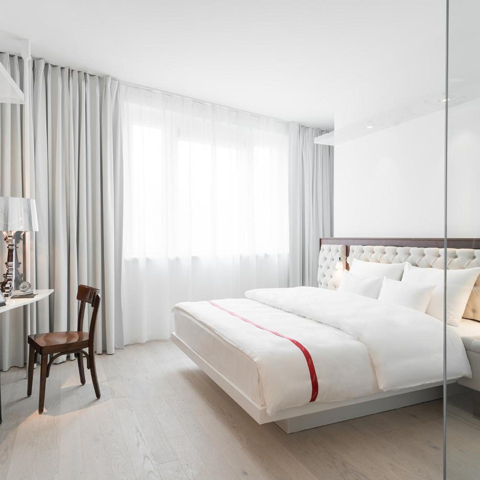 Wow, King Bed