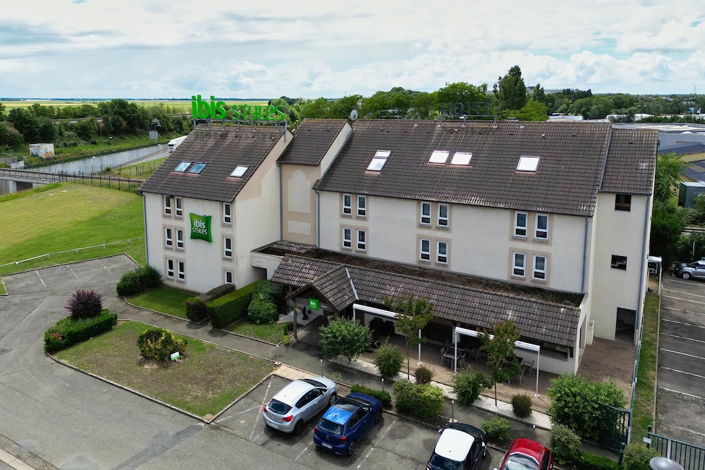Ibis Styles Chartres 45/50