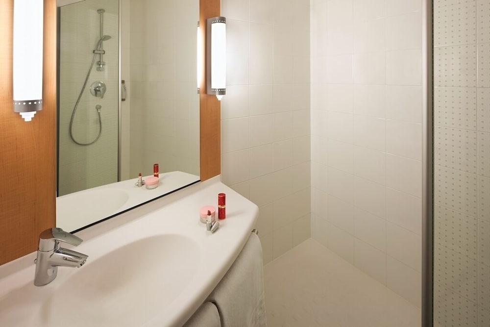 Ibis Barcelona Plaza Glories 22 38/75