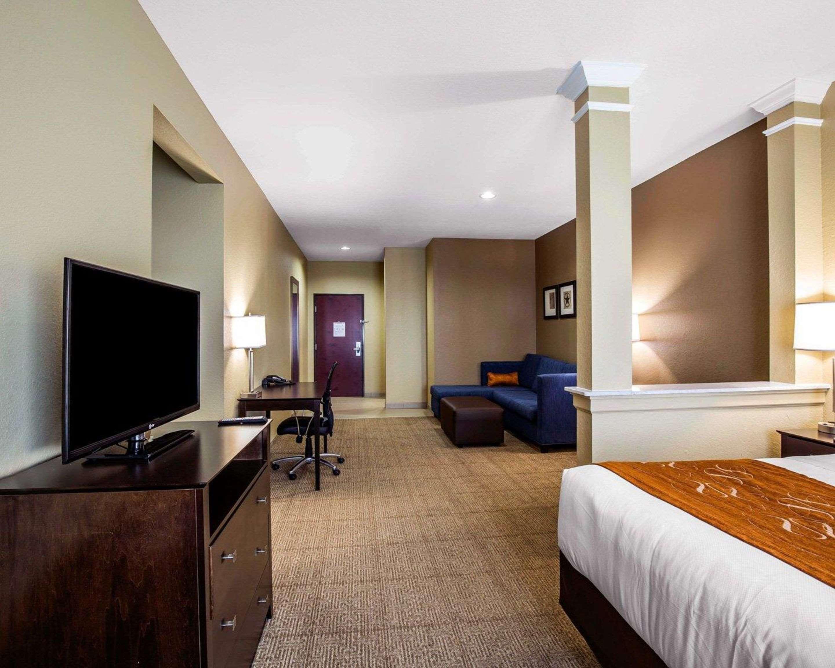 EFFICIENCY, SUITE, KING BED, ACCESSIBLE