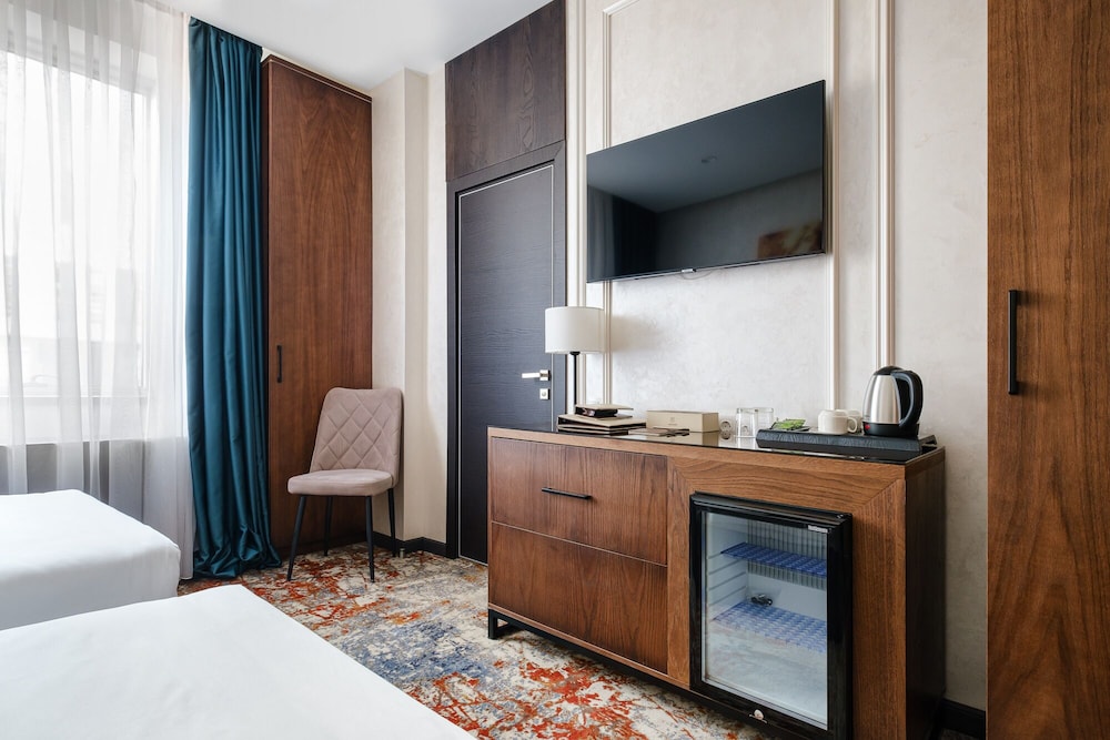 Grand Mildom Hotel 68/69