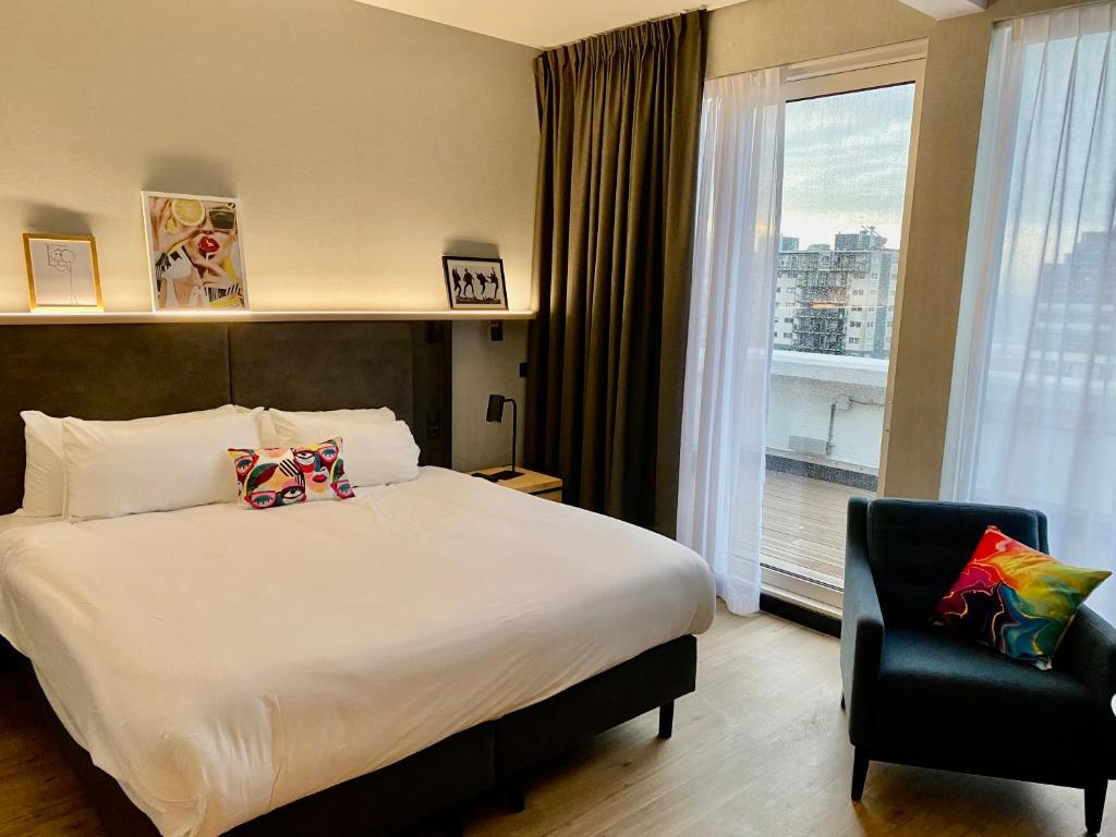 غرفة ديلوكس بشرفة في الطابق العلوي، Ibis Styles Den Haag Scheveningen 2/8
