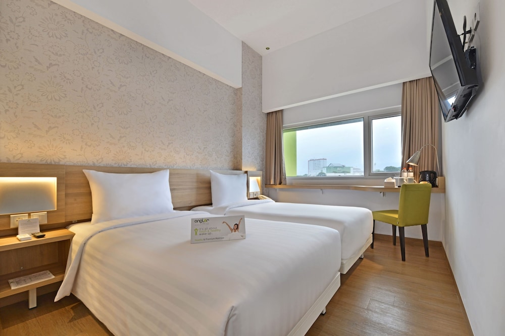 Whiz Prime Hotel Basuki Rahmat Malang 16/34