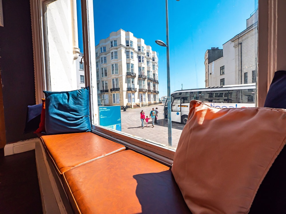 a&o Brighton Beach 16/40