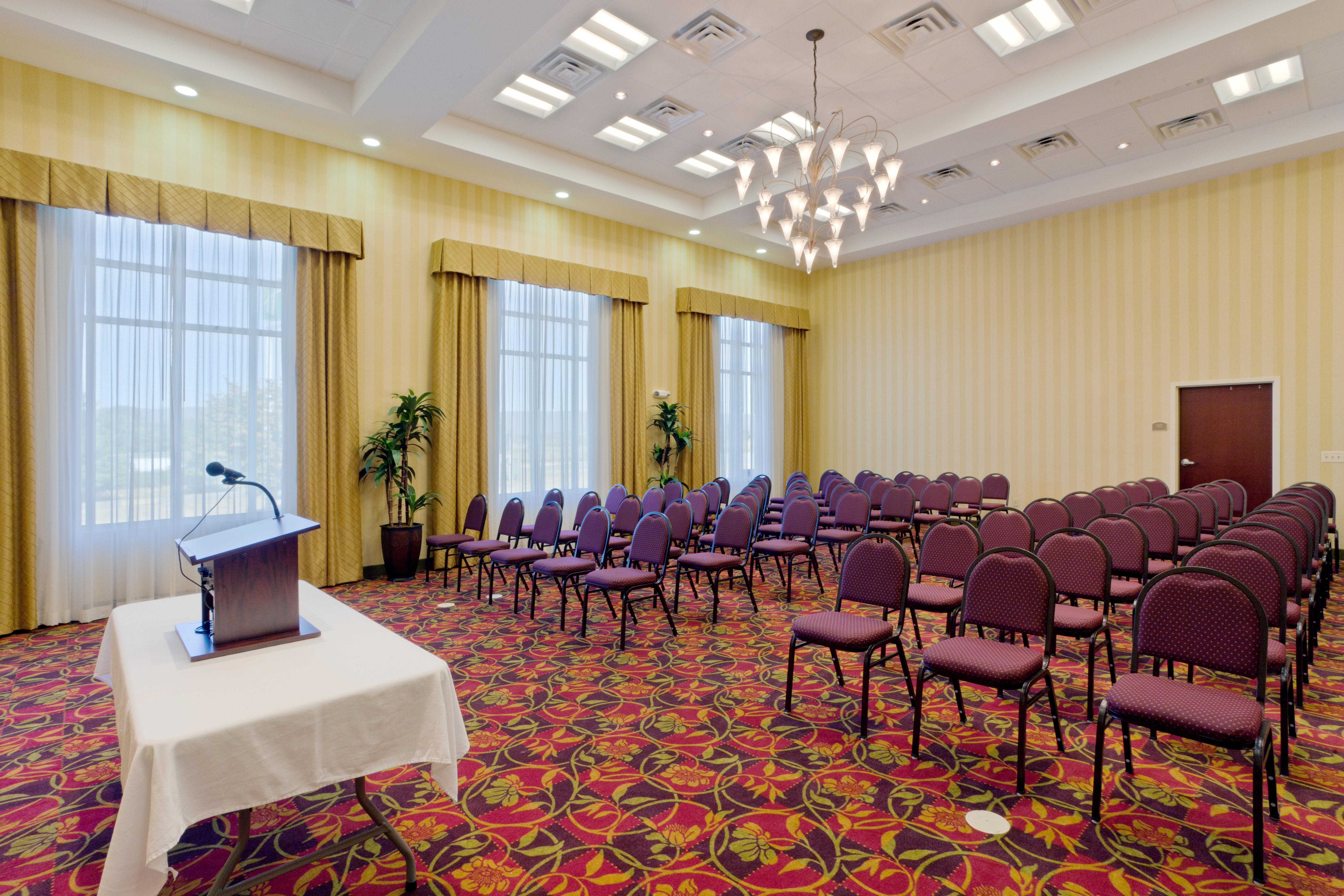Holiday Inn Express Woodstock-Shenandoah Valley 23/28