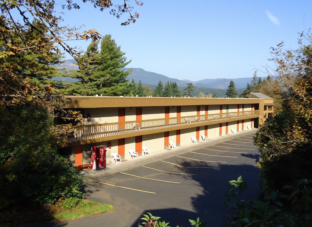 Columbia Gorge Inn 5/57