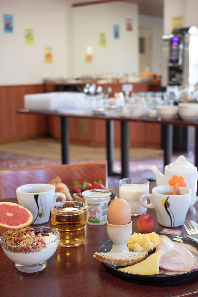 Brit Hotel Agen - L Aquitaine 36/53