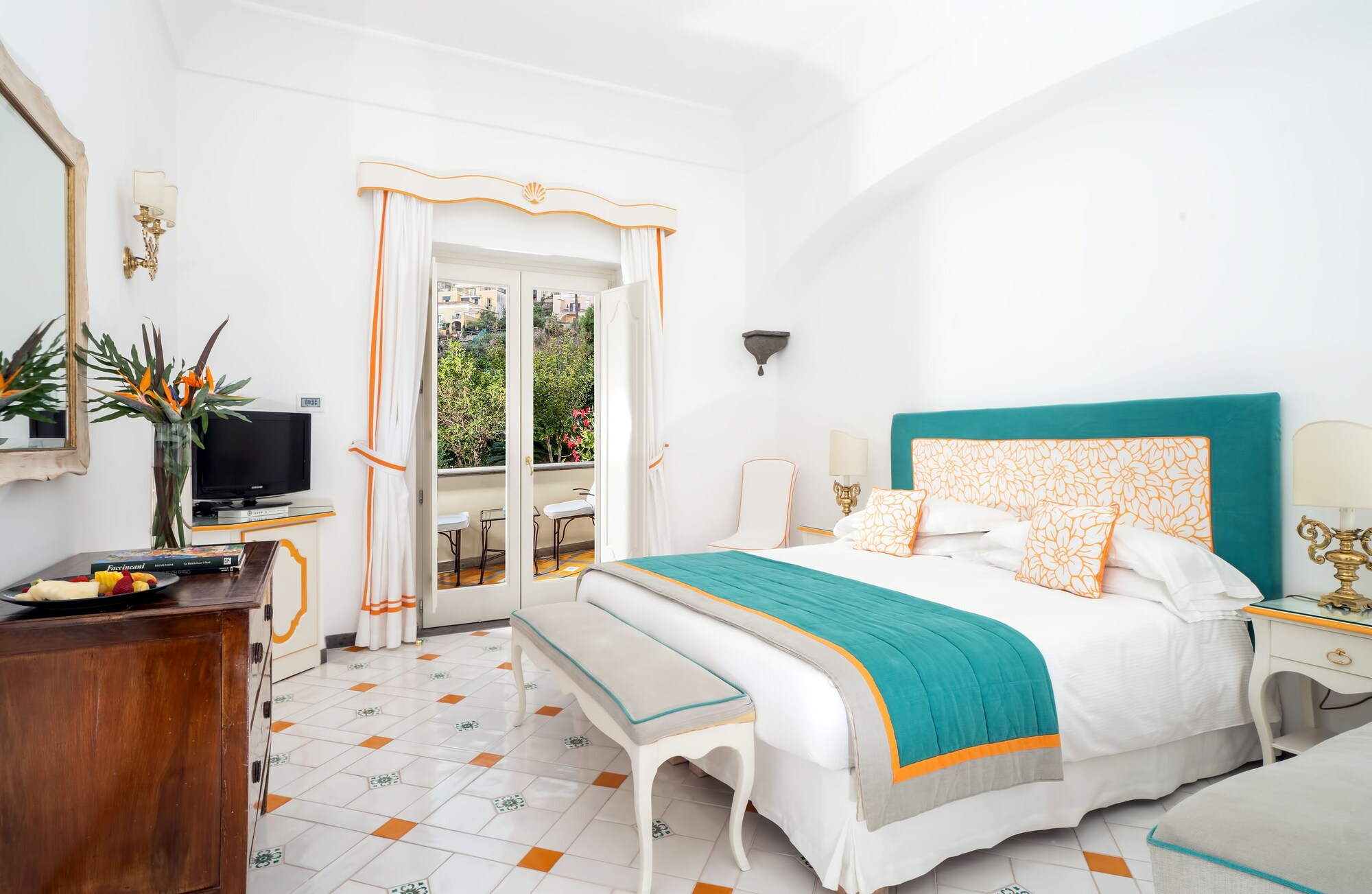 EXECUTIVE, SUITE