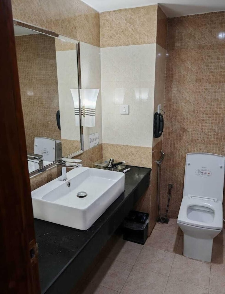 OCEAN PARADISE HOTEL AND RESORT 52/54
