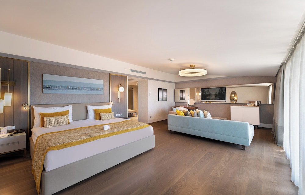 Penthouse Suite, Queen Bed, Sea View