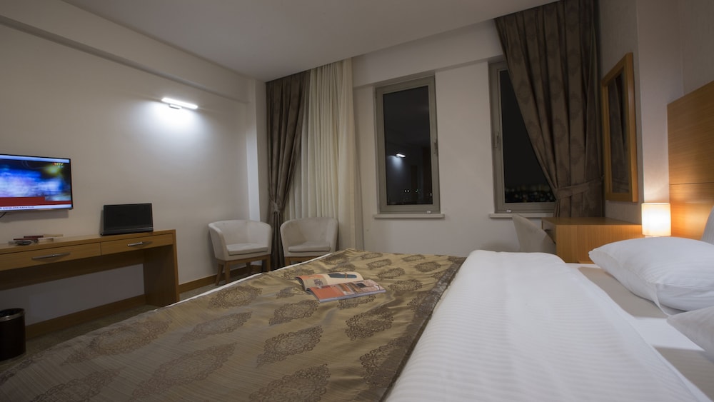 MIEN SUITES 4/29