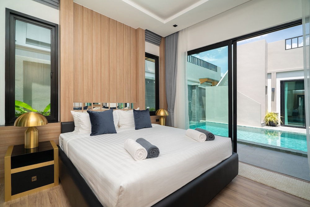 4 Bedrooms, Pool, Central, Deluxe, Villa, 4 King Beds، Rawai Vip Villas Kids Park And Spa 5/7