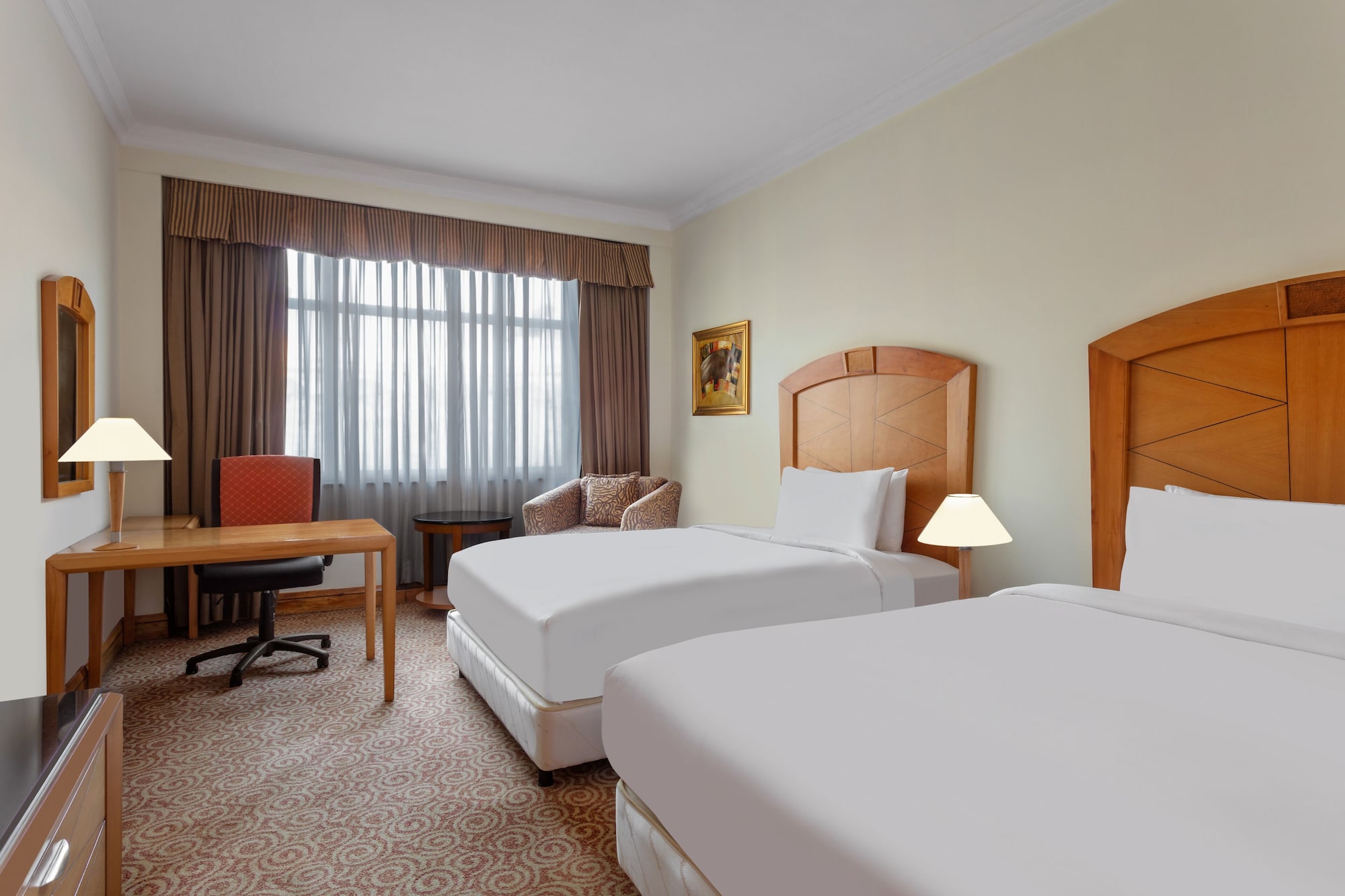 ROYAL, CLUB, TWIN BEDS, BATHTUB