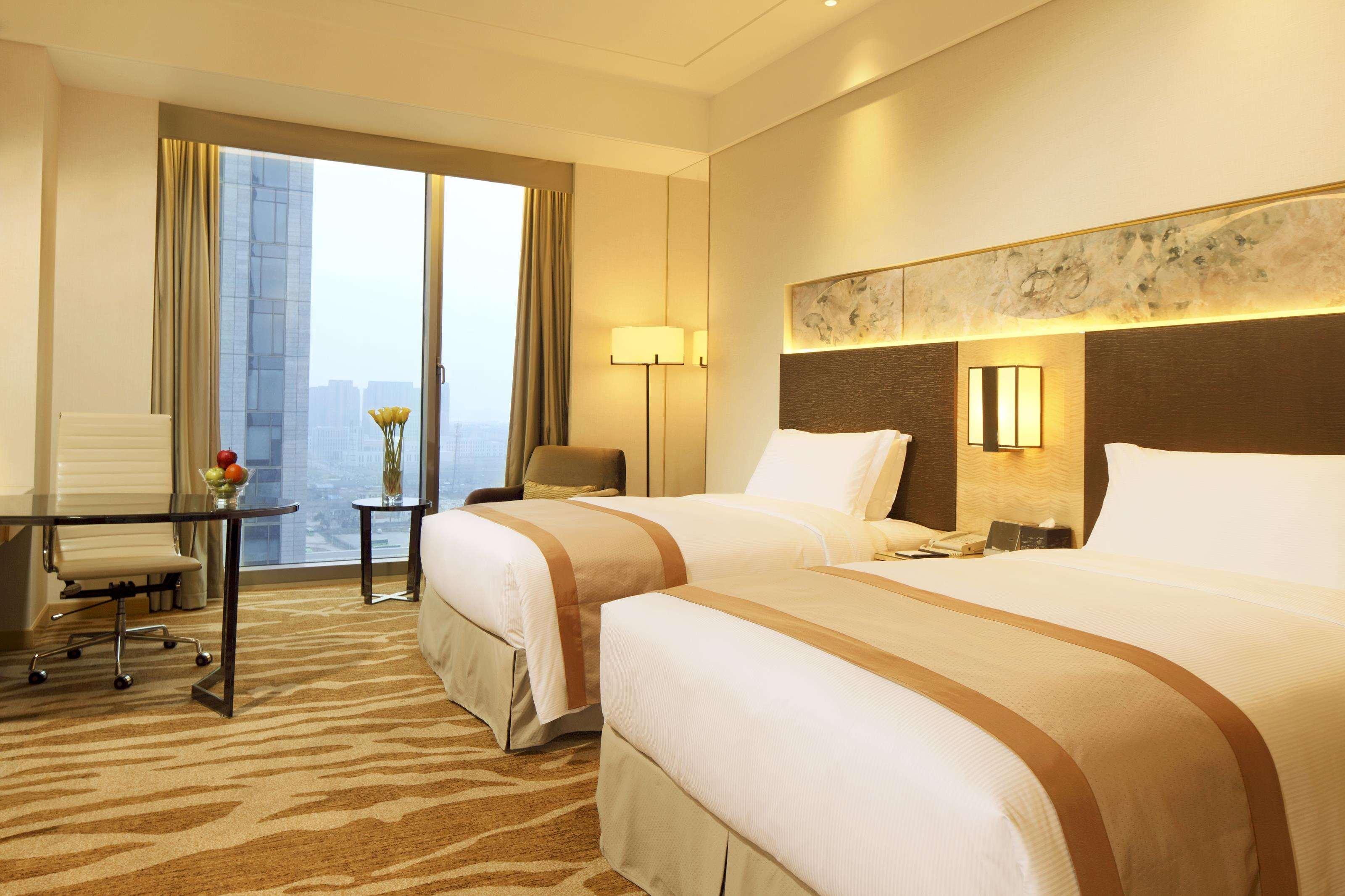 GUEST ROOM, TWIN BEDS