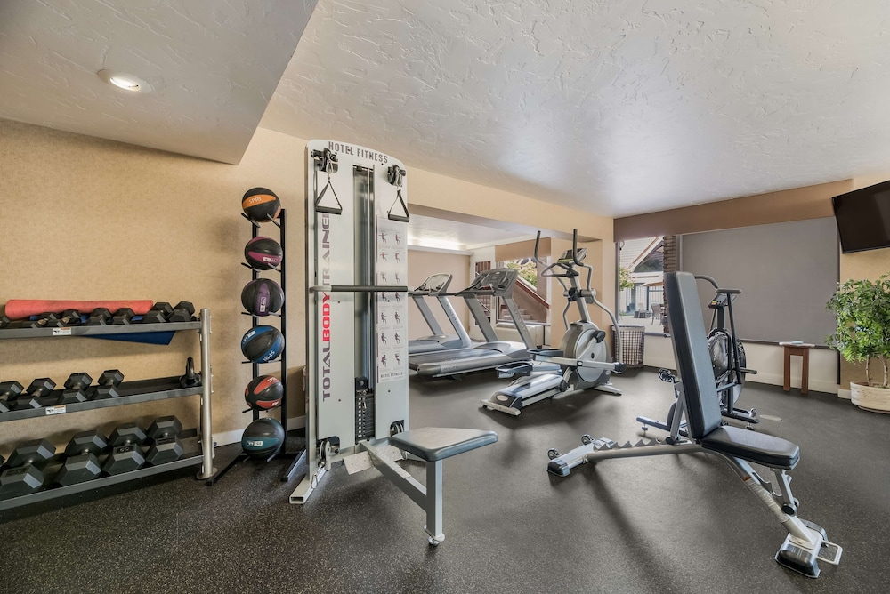 Town & Country Inn 28/50