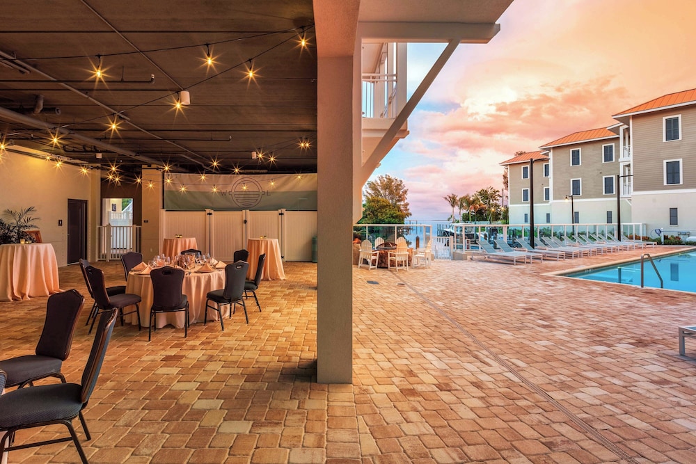 Autograph Collection Waterline Marina Resort & Beach Club 45/50