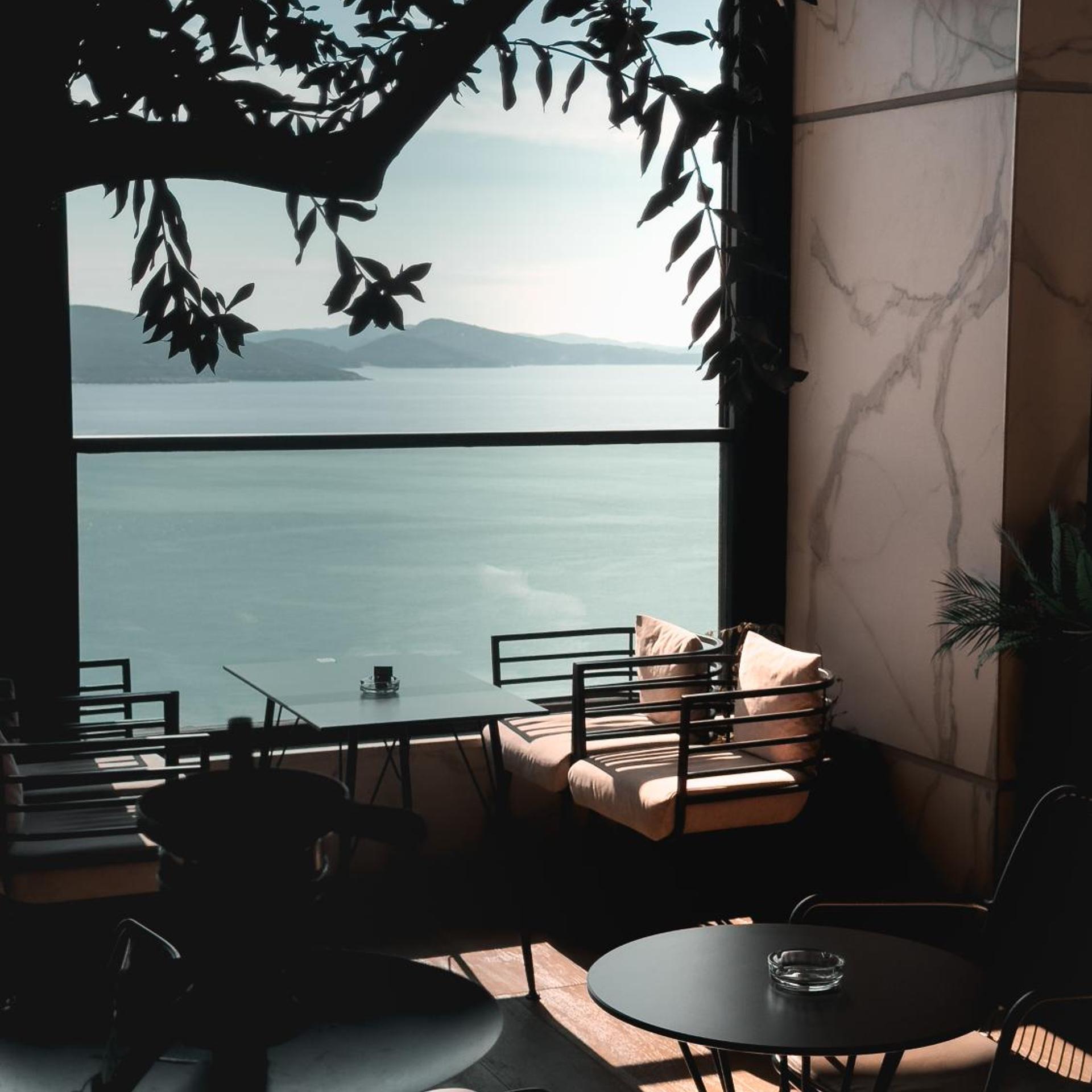 Toer Hotel Saranda 56/60