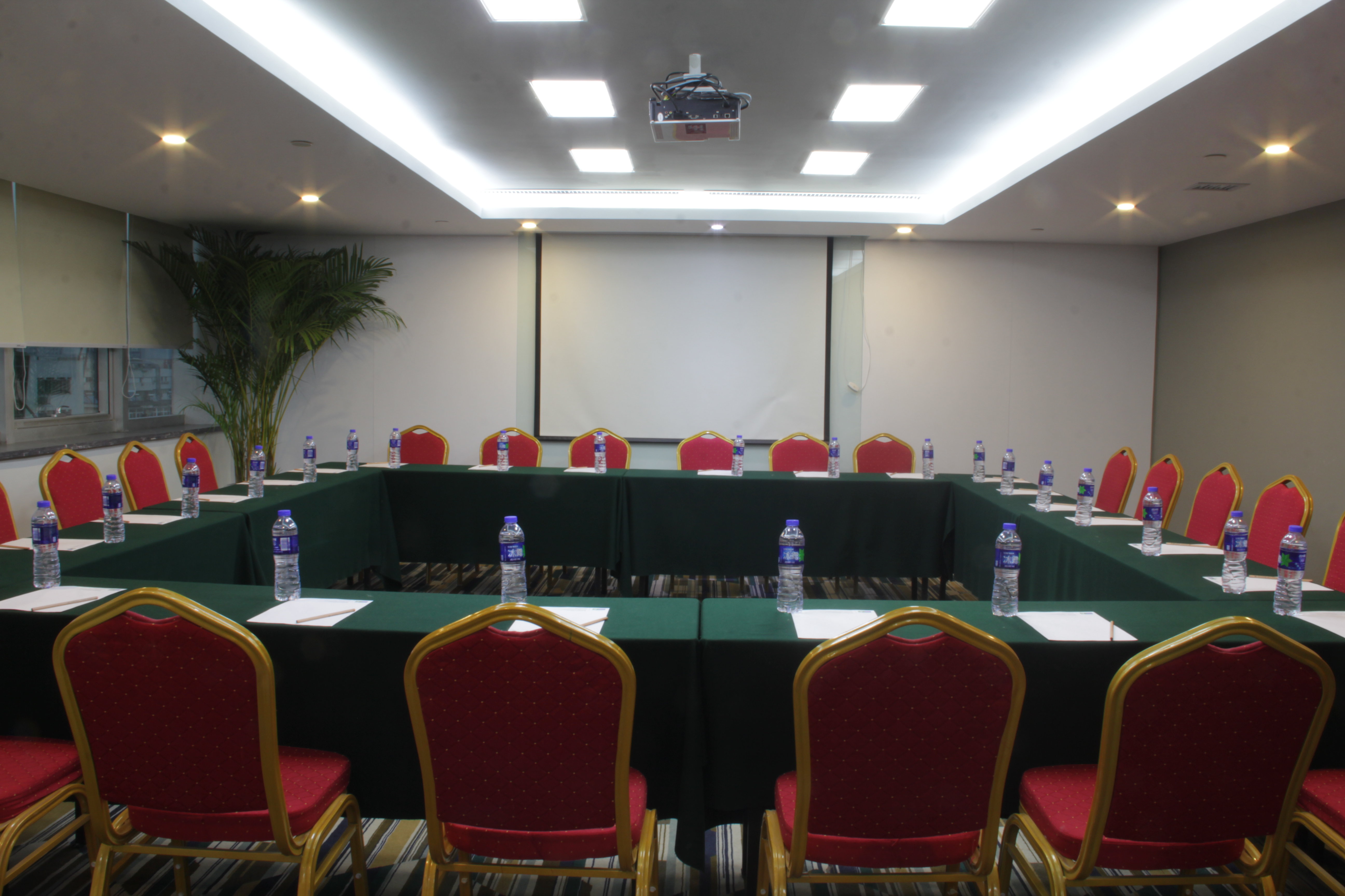 HOLIDAY INN EXPRESS HEFEI DOWNTOWN 67/80