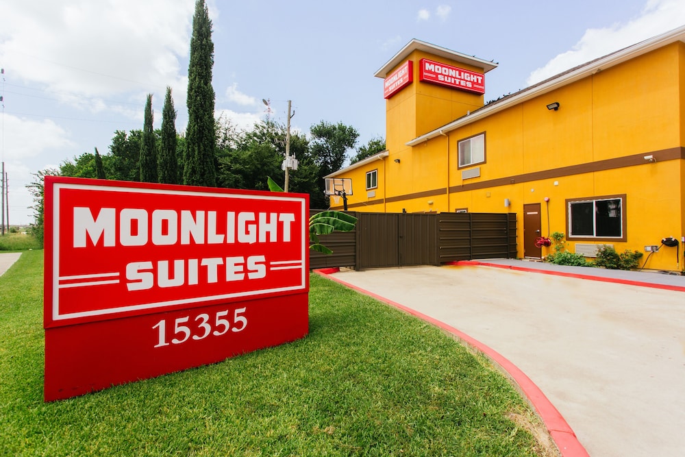 Moonlight Suites 61/65