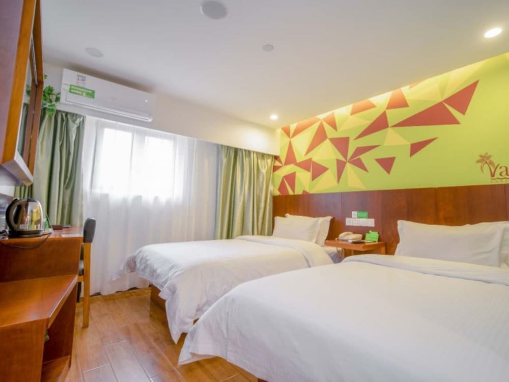 Vatica Shanghai Pudong New District DiShuiLake Hotel 16/28
