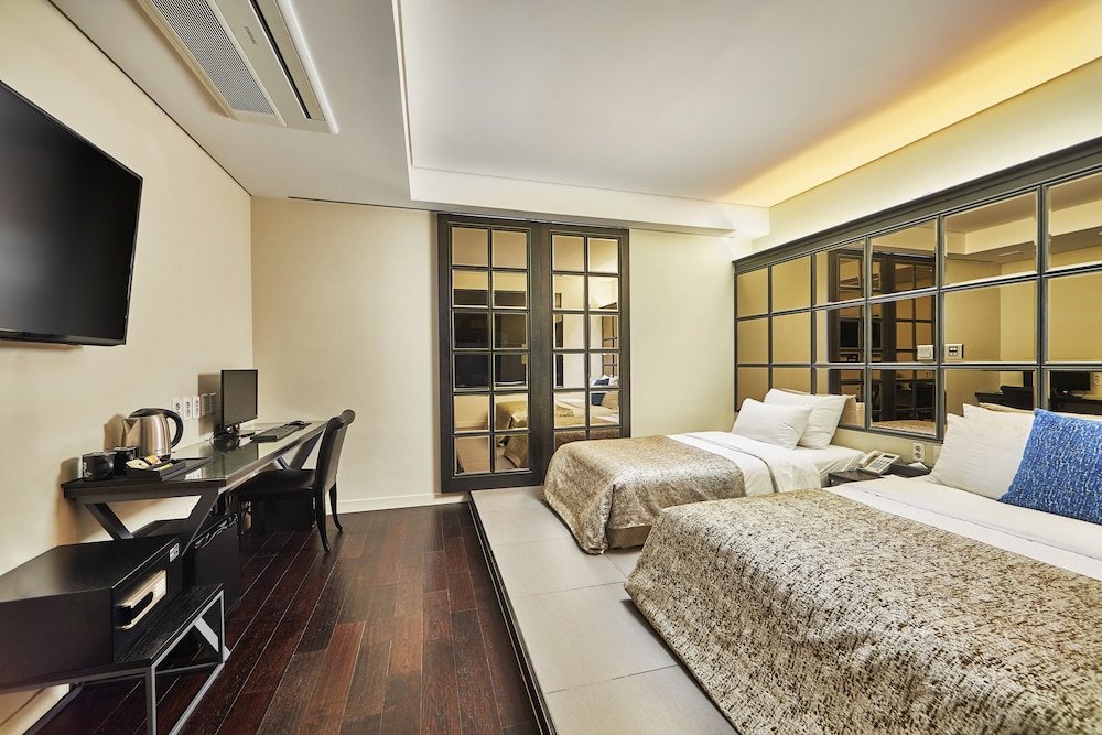 JB Design Hotel 13/77