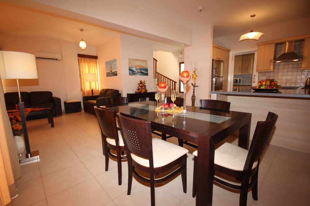 Vineland Holiday Villas 24/48