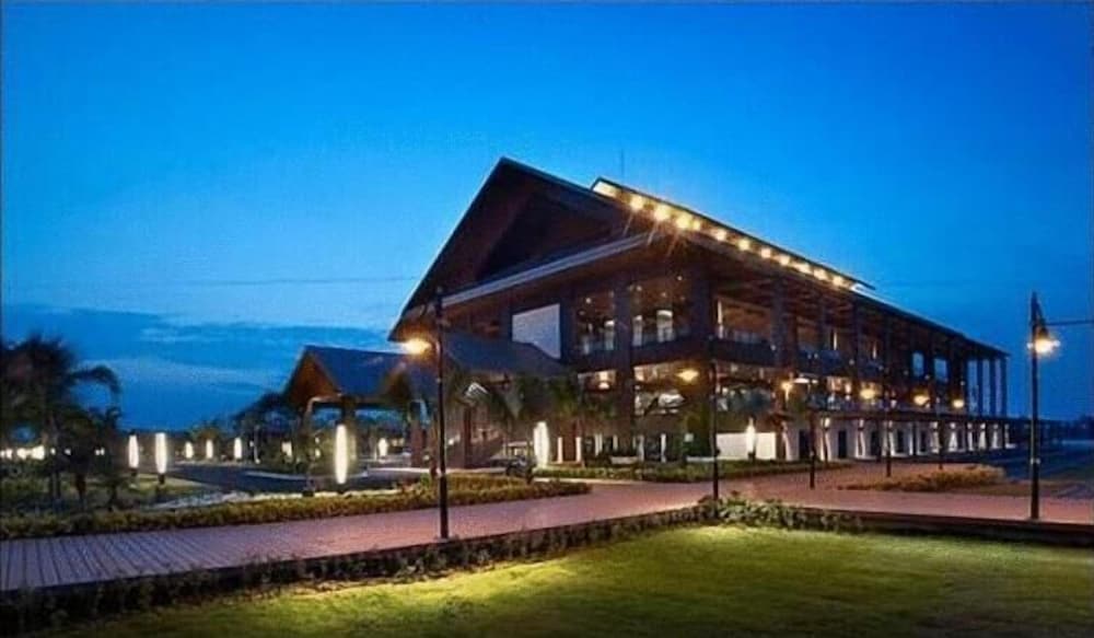 Duyong Marina and Resort 3/25