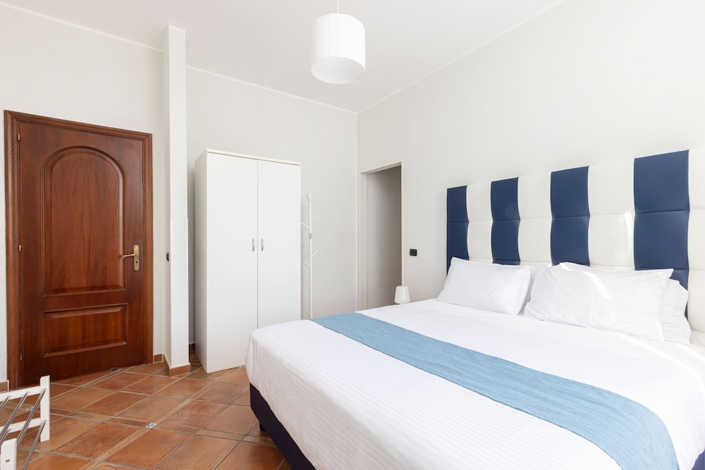 1 BEDROOM, CLASSIC, TRIPLE