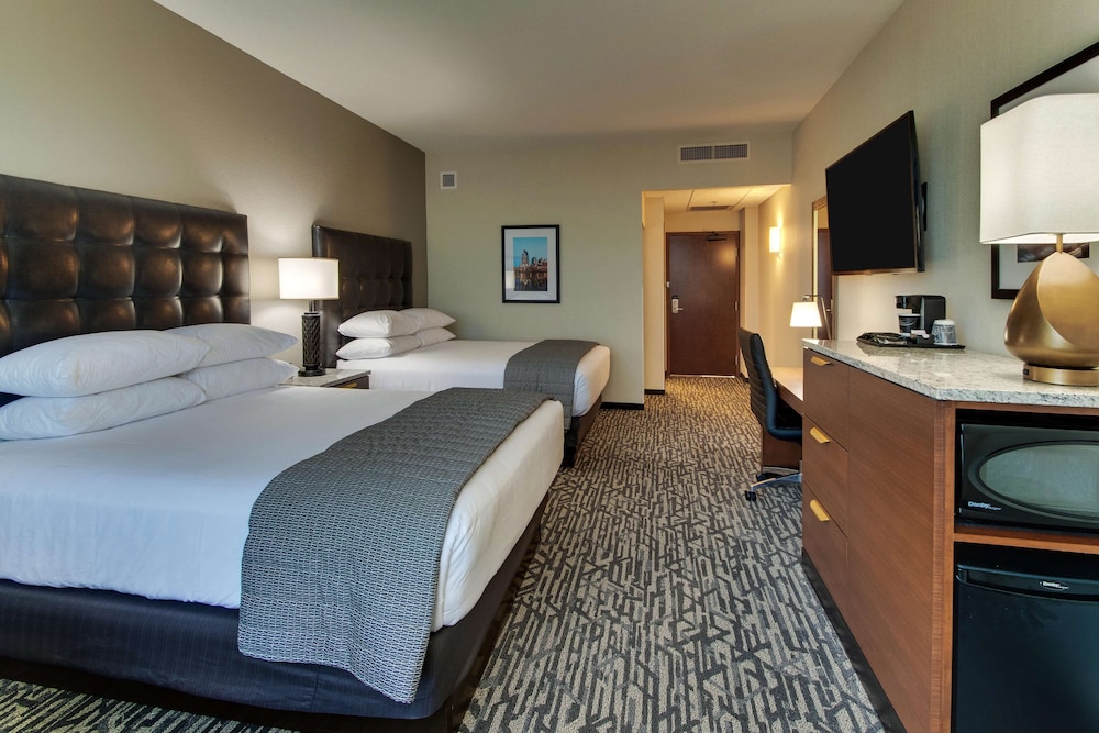 DELUXE, 2 QUEEN BEDS