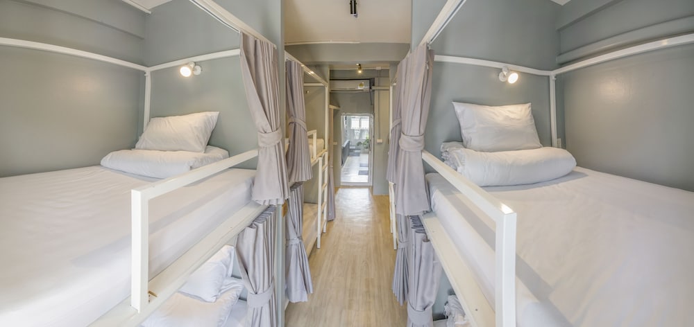 FEMALE DORM, 8 BEDS