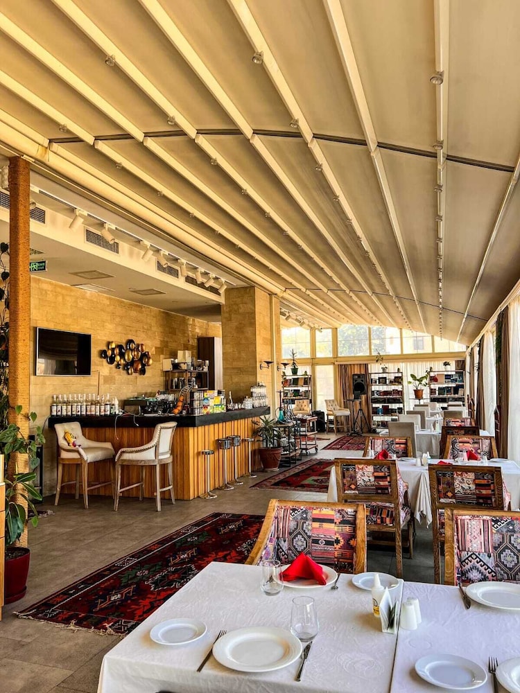 Shirvanshah Hotel 55/70
