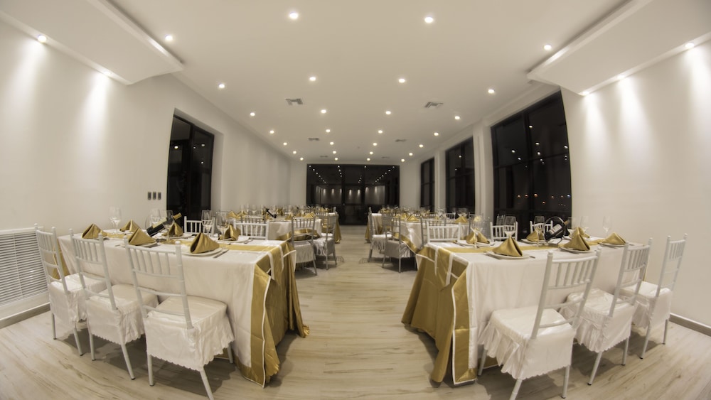 Catedral Plaza Hotel 64/73