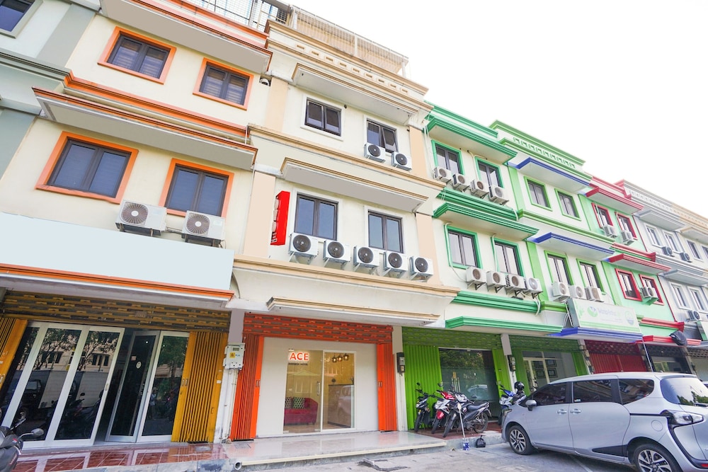 Hotel O Rungkut Near Its Surabaya Formerly Ace Business Hotel 24/26
