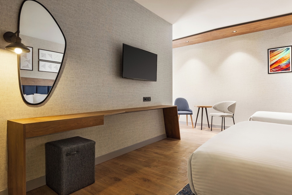 غرفة عائلية بسرير كينج، Ramada Encore by Wyndham Istanbul Arnavutkoy 5/8