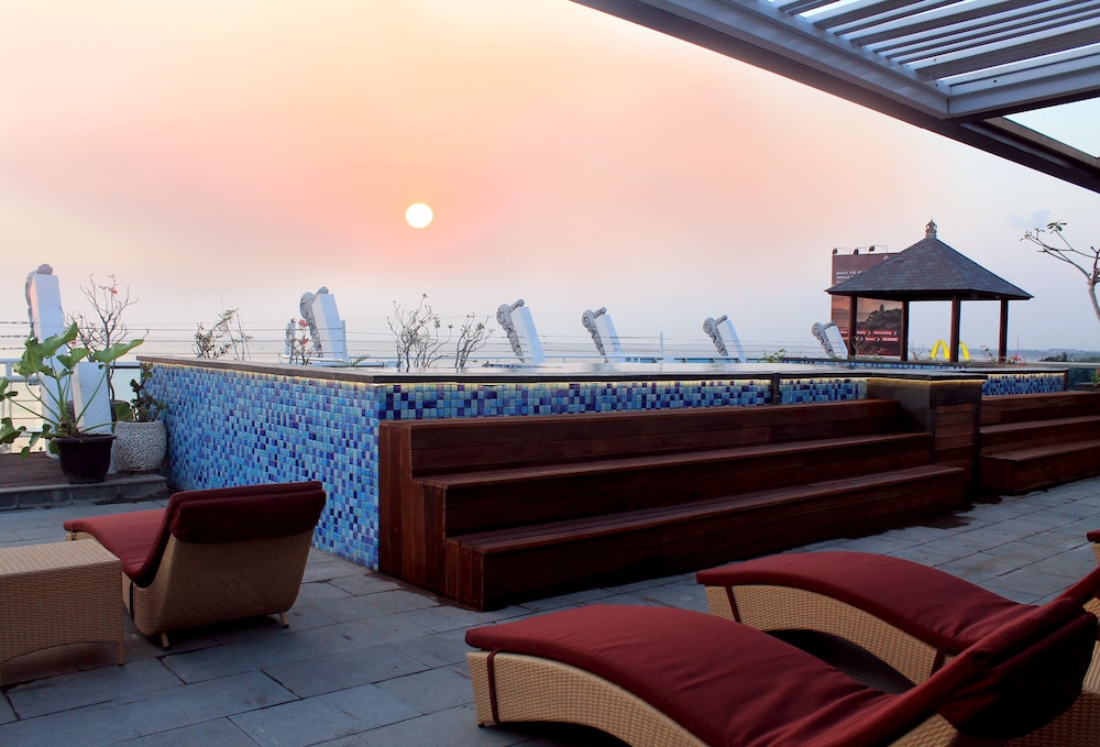 KUTABEX BEACH FRONT HOTEL 8/53