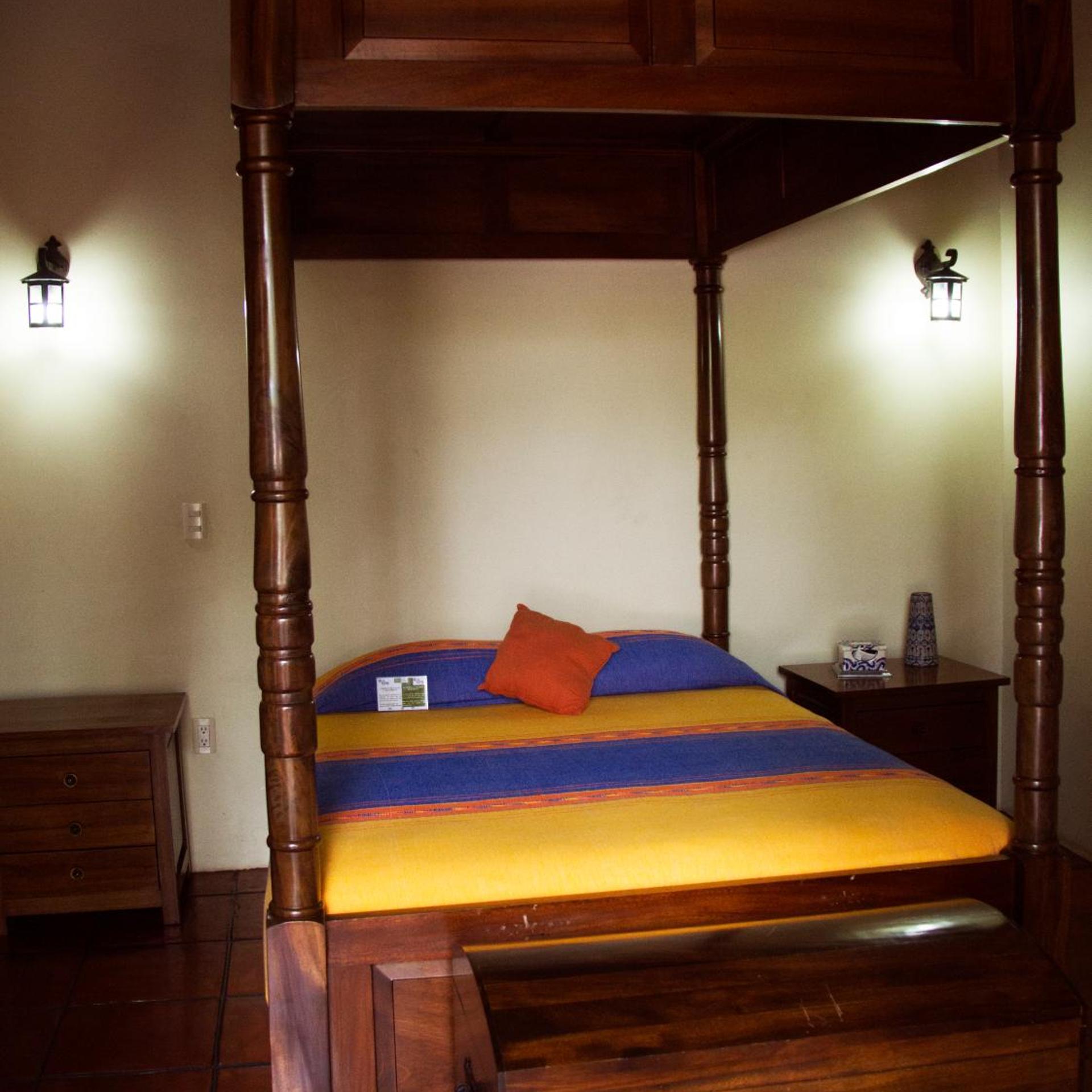 Standard, Queen Bed