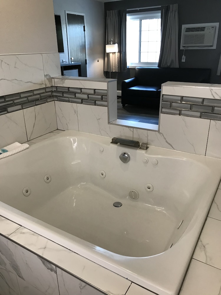 Americas Best Value Inn Clearwater 28/29