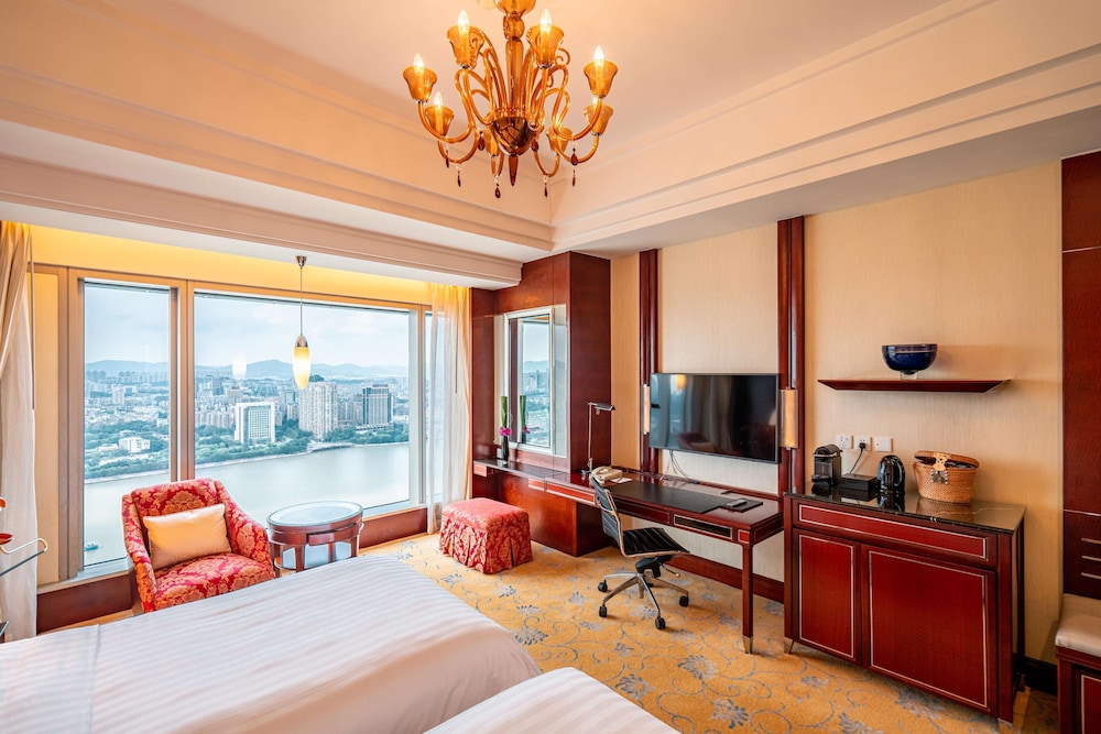 Shangri La Guangzhou 35/66