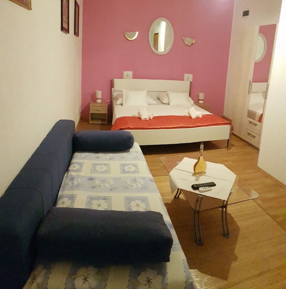 Villa Angela 65/80