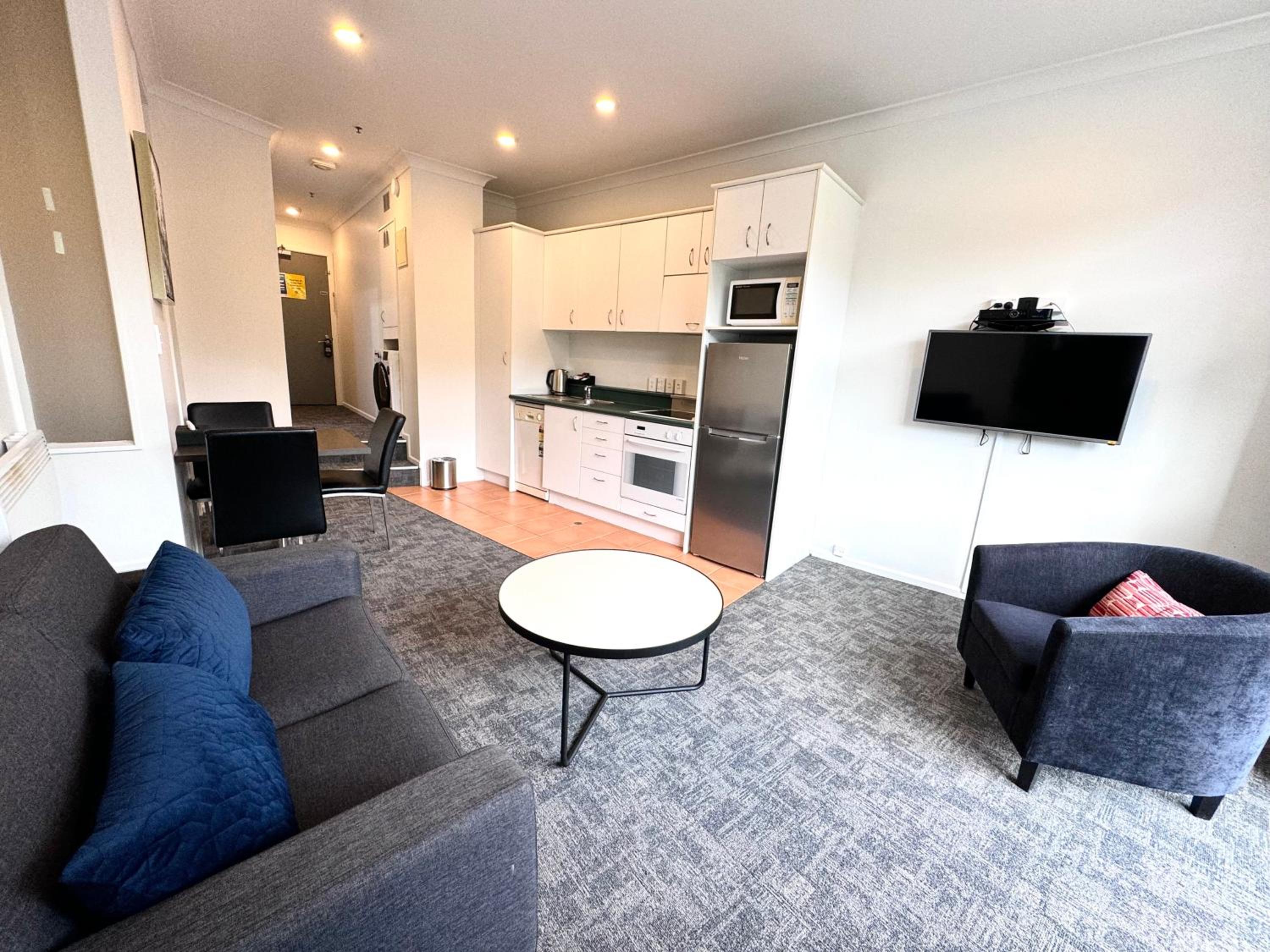 2 Bedrooms, Apartment, 1 Queen and 1 Single Bed